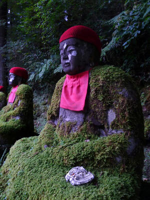 Sentiero vegliato dai Jizo